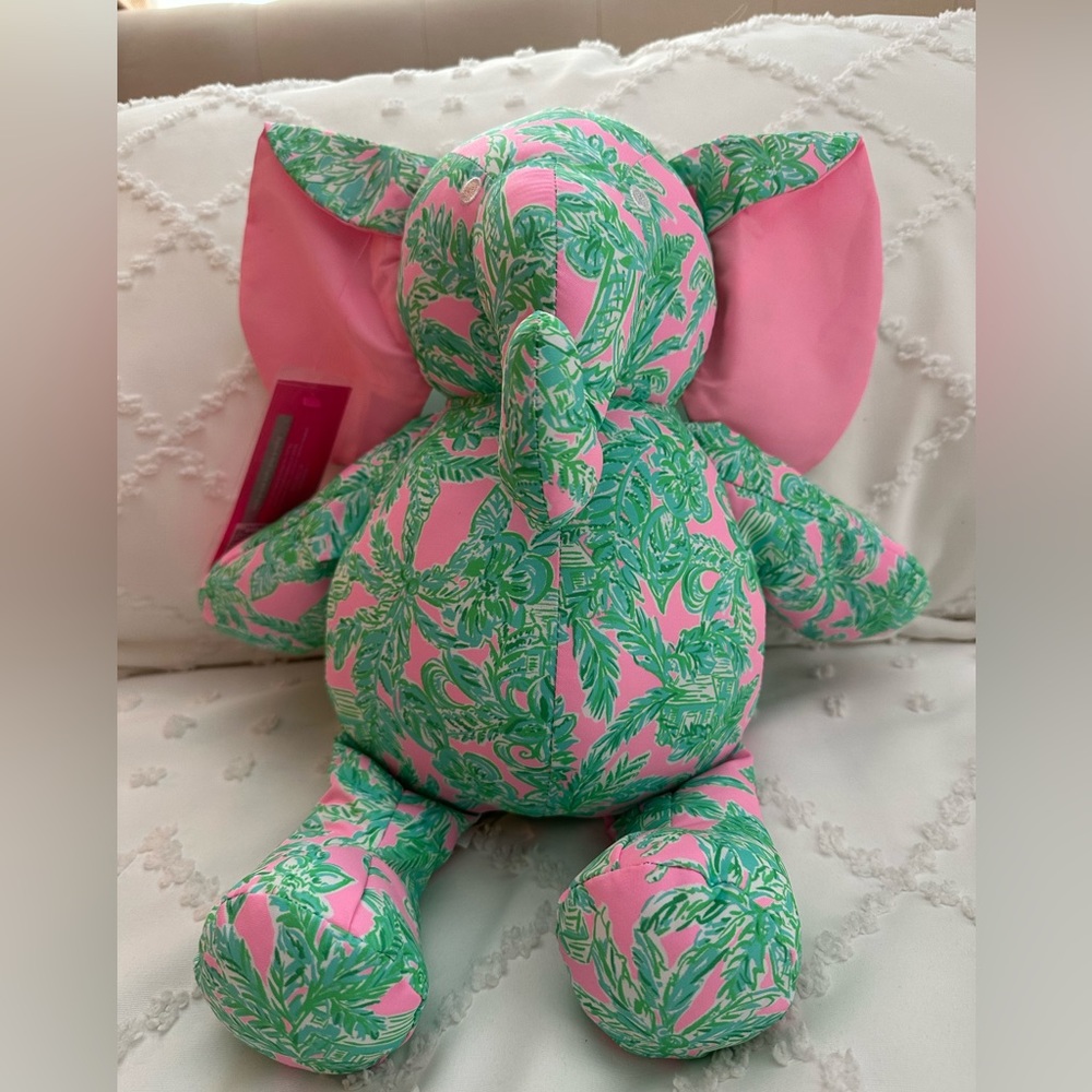 Lilly Pulitzer Minnie Elephant. Never used and kept inside the bag. Super cute!
